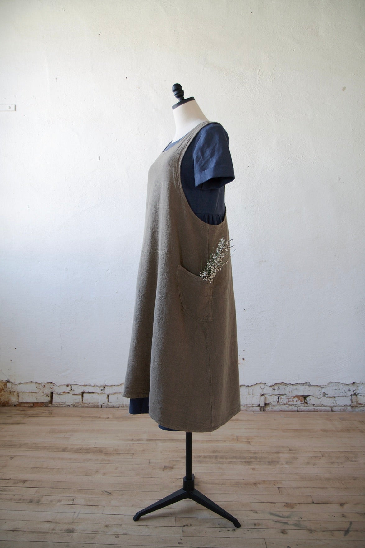 Made in France Linen Cross Back Apron