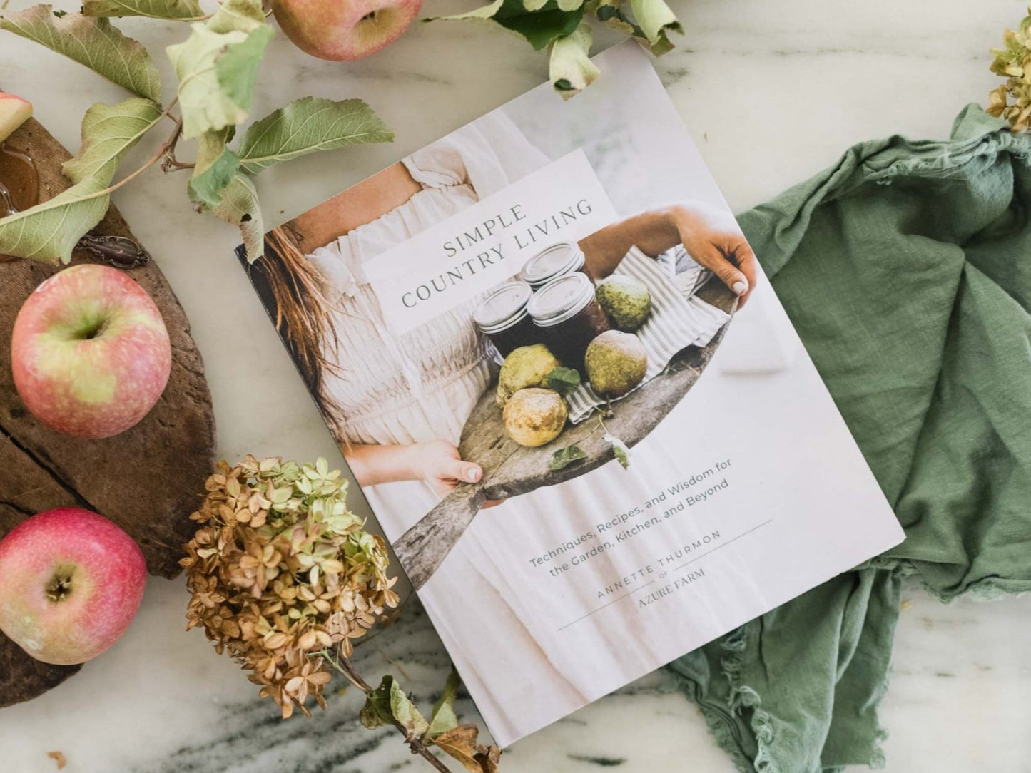 SIMPLE COUNTRY LIVING Book