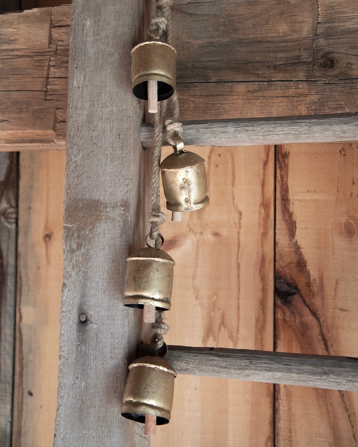 Large Rustic Bell Cascade