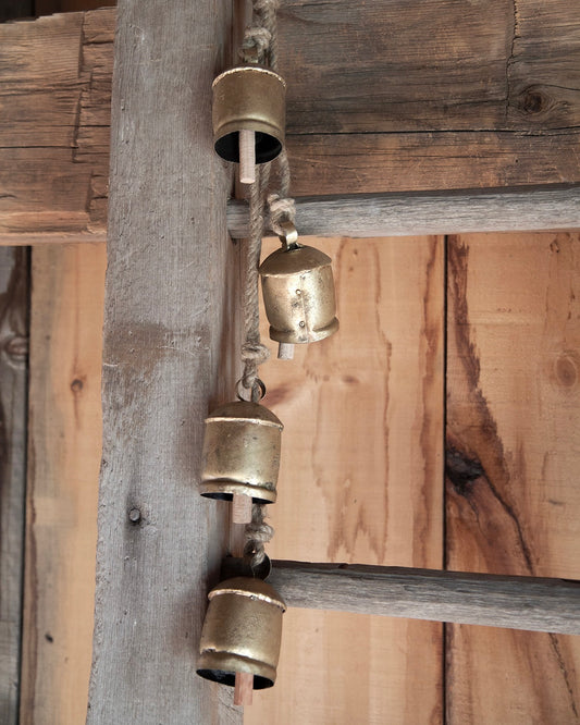 Large Rustic Bell Cascade